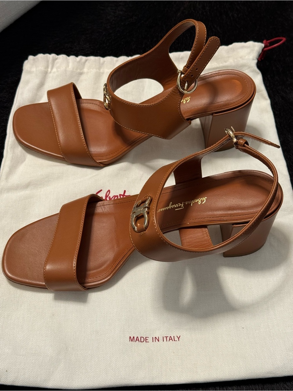Salvatore Ferragamo Gancini Logo-Plaque Leather Block Heel Sandals - Picture 4 of 6